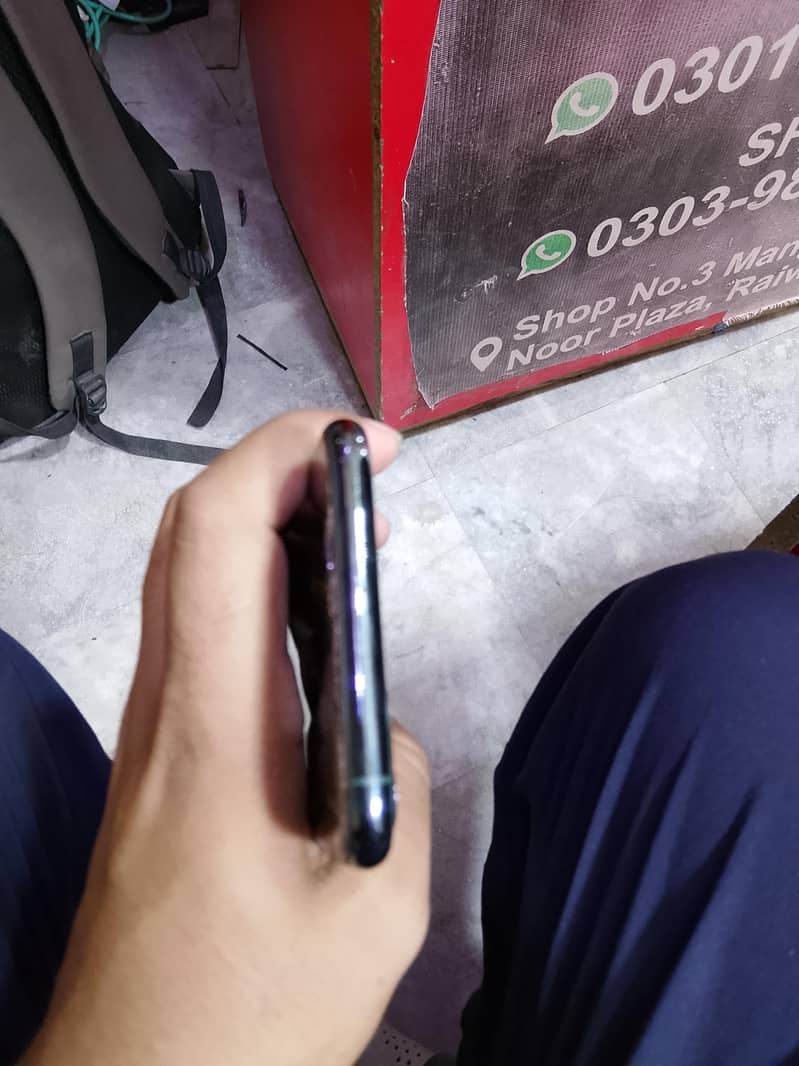 Apple iPhone 11 Pro Max 4
