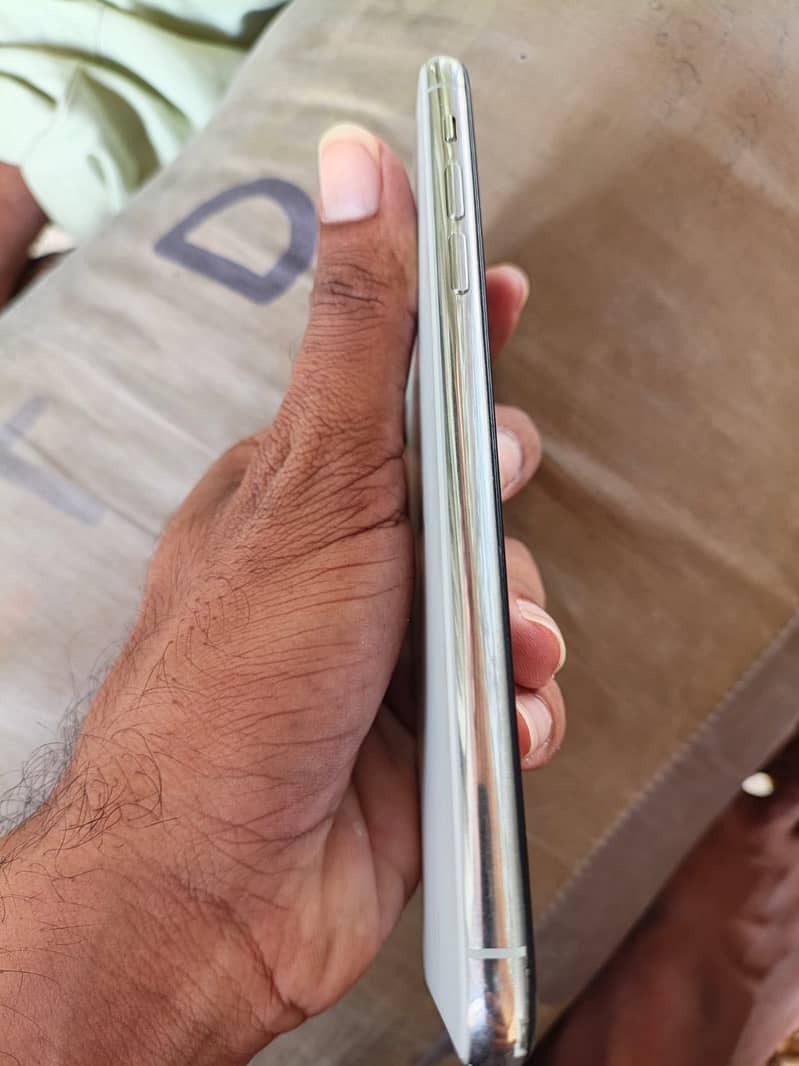 Apple iPhone 11 Pro Max 2