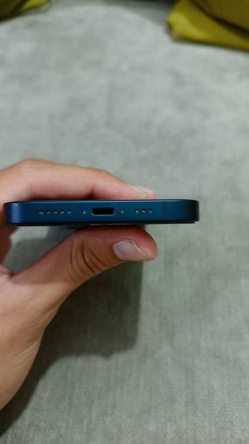 Apple iPhone 13 4