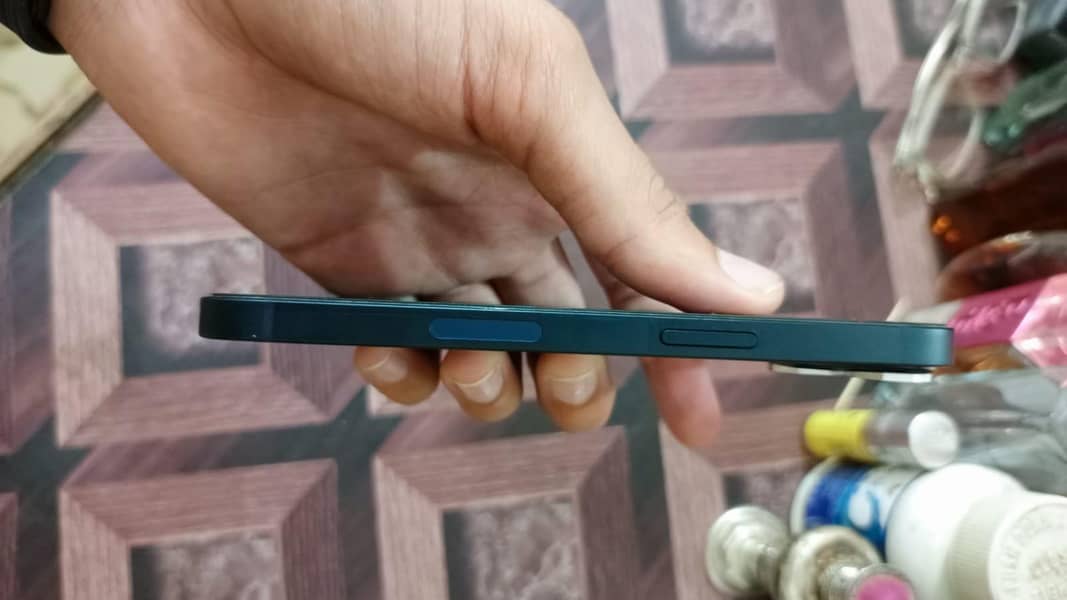Apple iPhone 13 7