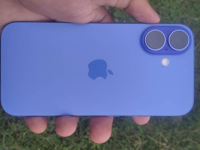 Apple iPhone 16 0