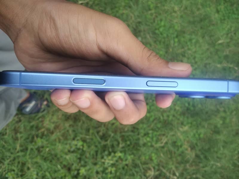 Apple iPhone 16 1