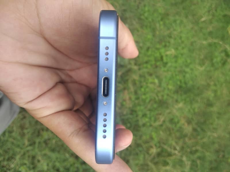 Apple iPhone 16 2