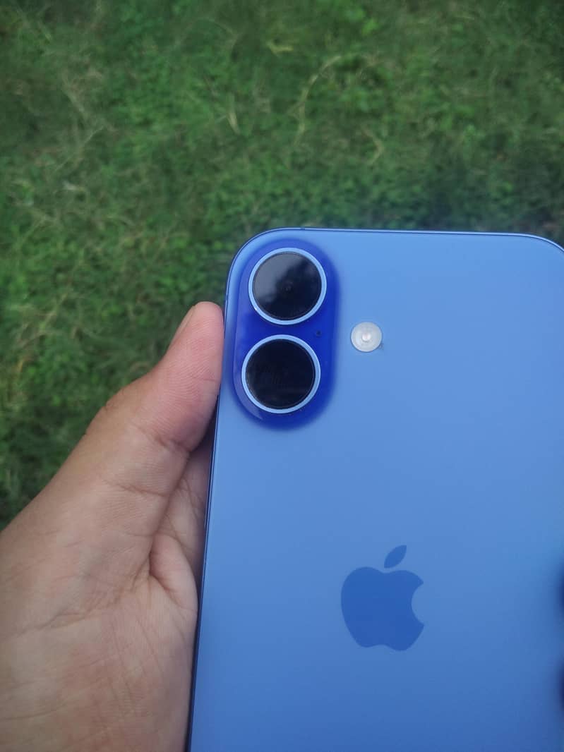 Apple iPhone 16 4
