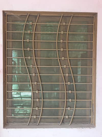 Used 2 years. Mirrors are also included. Made of solid iron