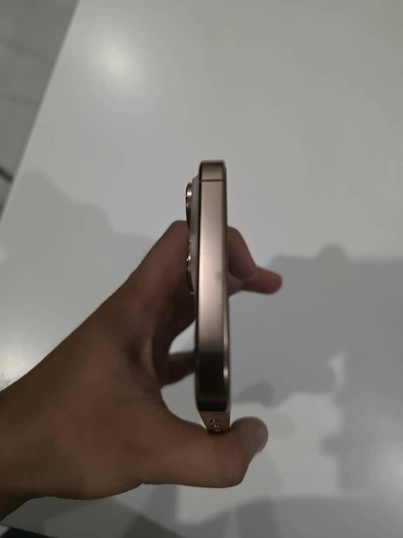 Apple iPhone 16 Pro Max 3