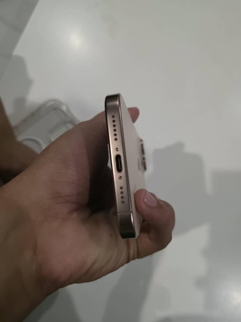 Apple iPhone 16 Pro Max 4