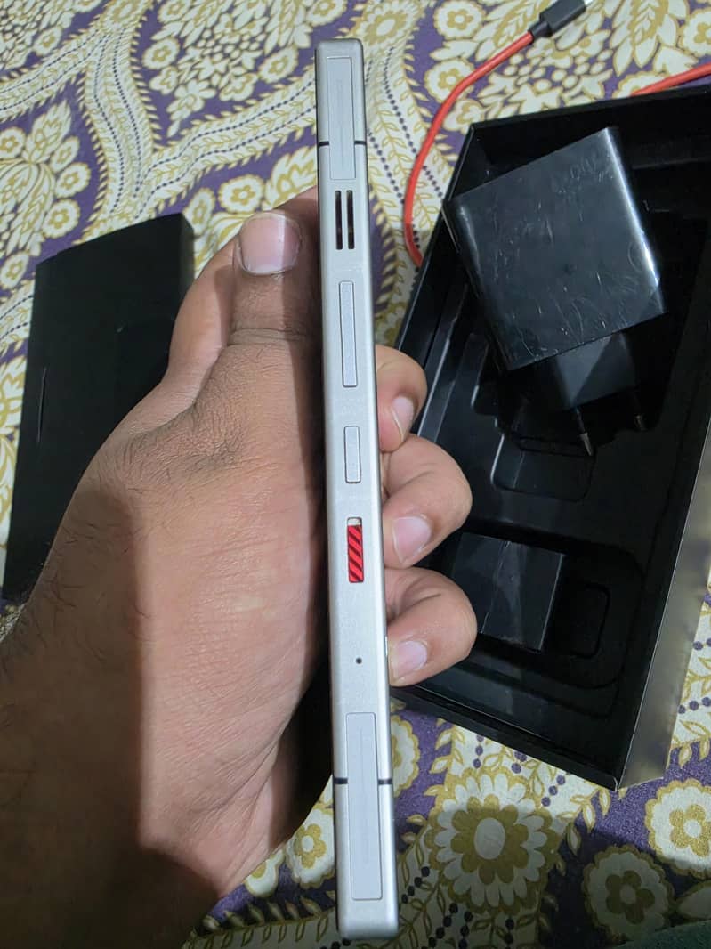 Redmagic 11 pro 16/512 Complete Box 1