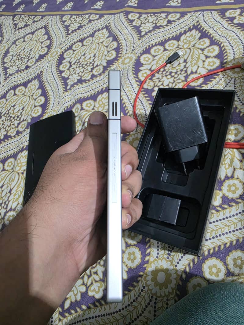 Redmagic 11 pro 16/512 Complete Box 4