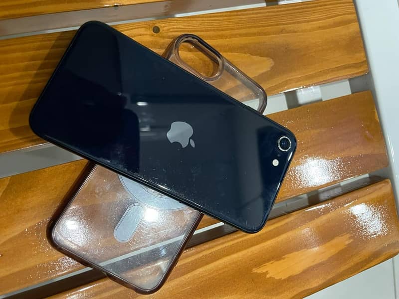 Apple iPhone SE 8