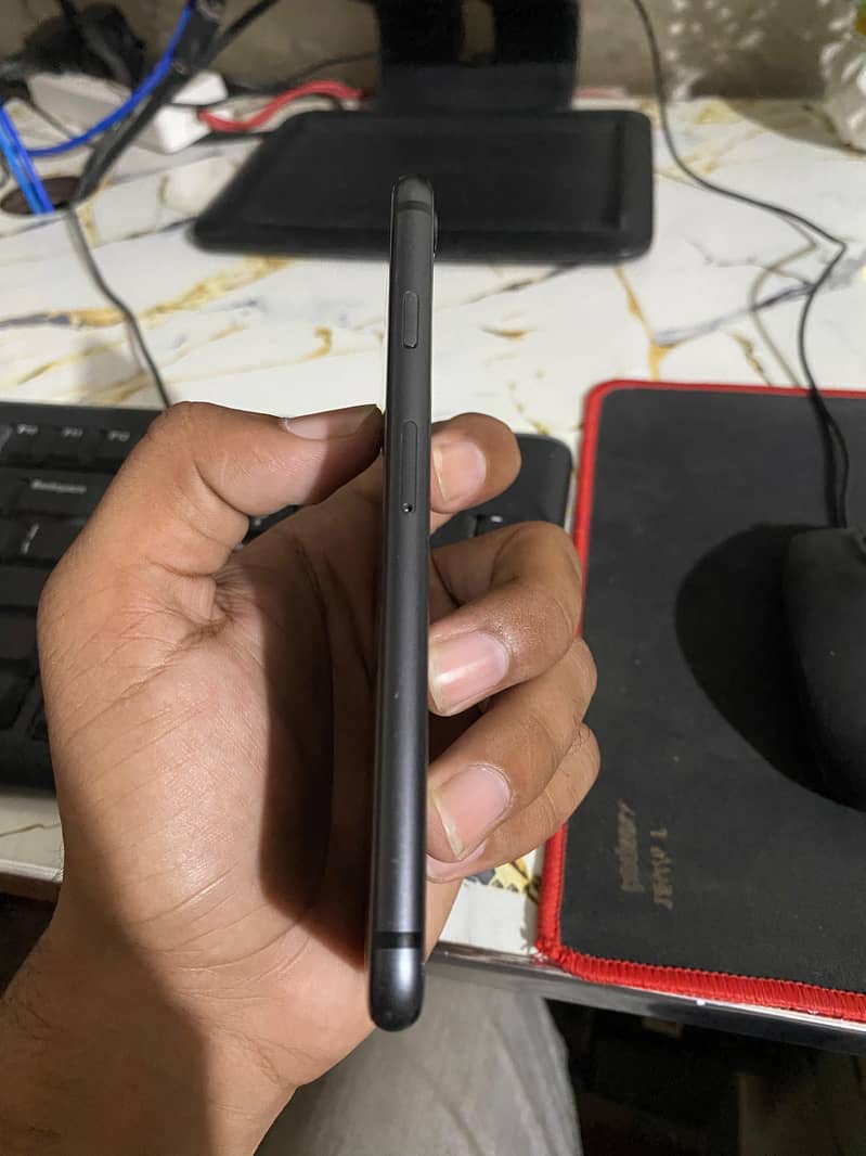 Apple iPhone 8 4