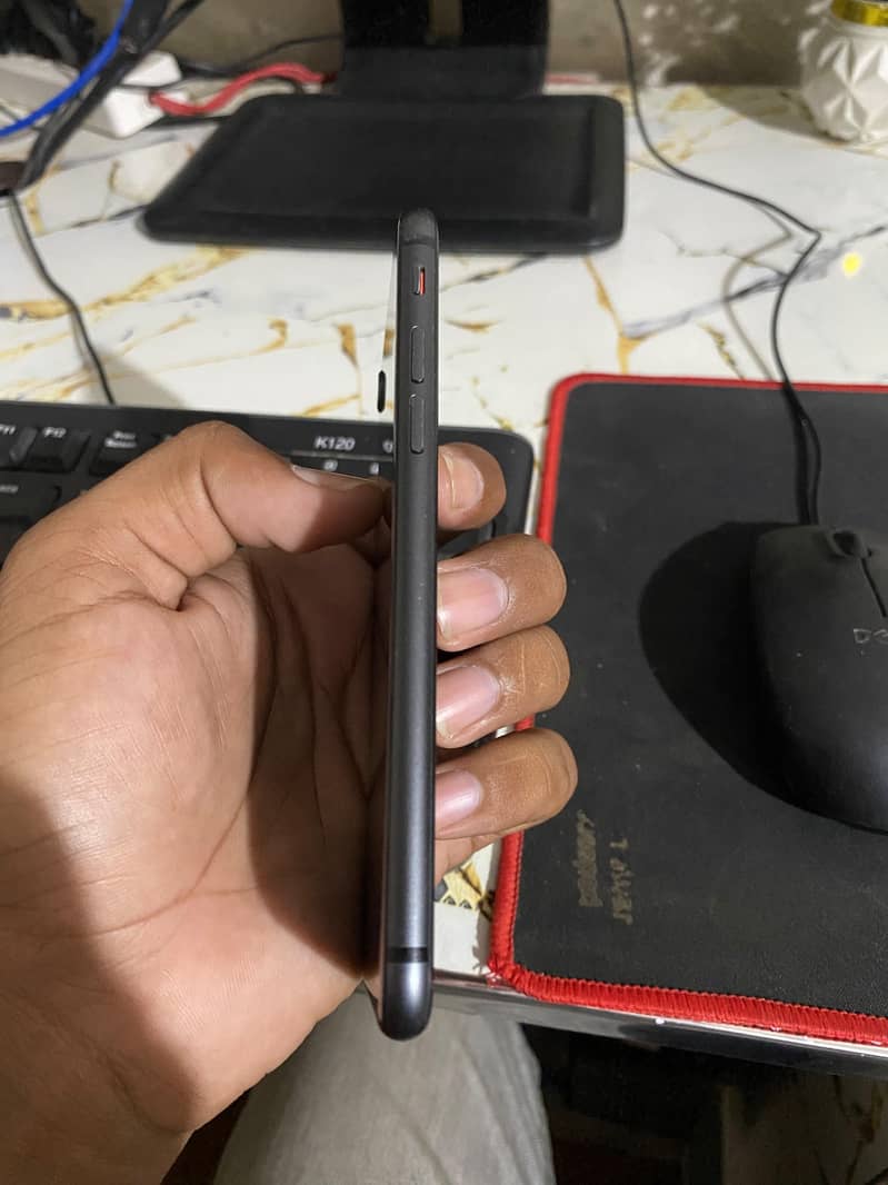 Apple iPhone 8 5