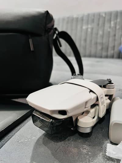 DJI mini 2 creator combo (only 12 time fly)