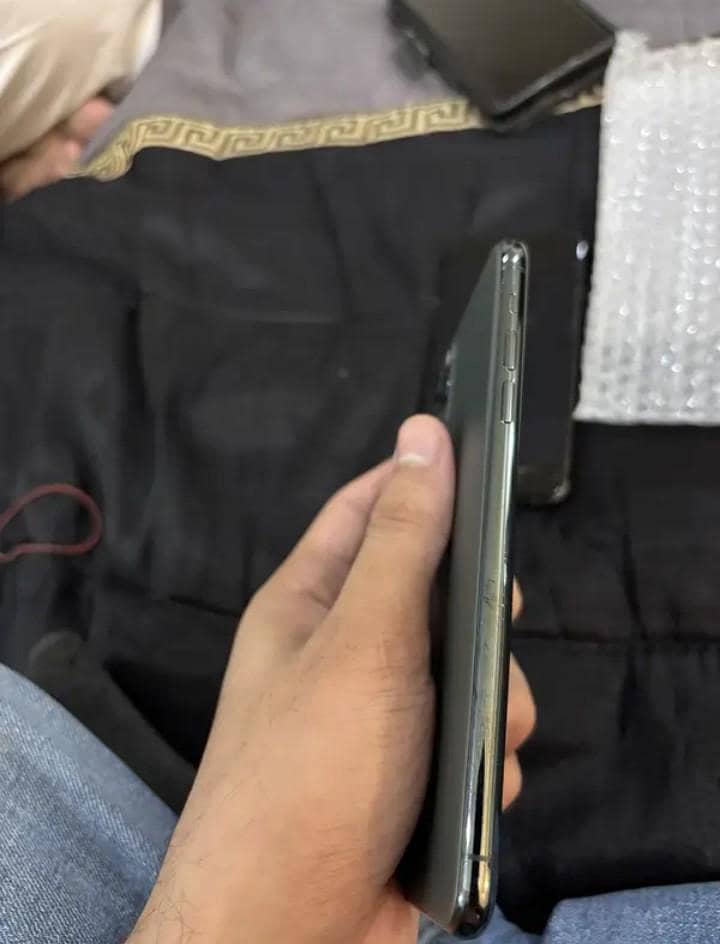 Apple iPhone 11 Pro Max 3