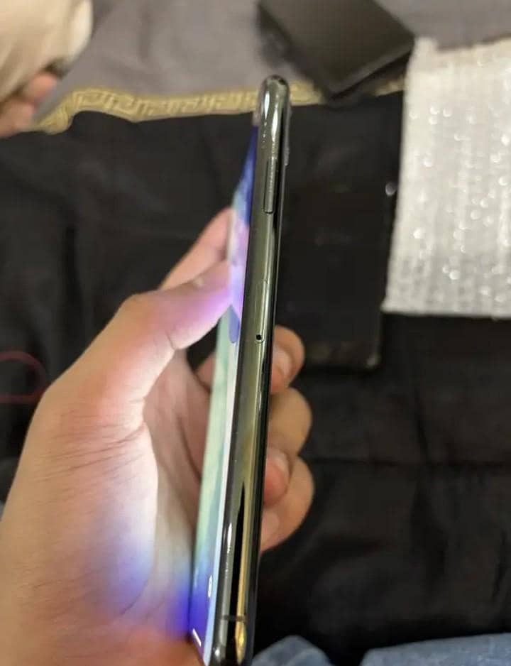 Apple iPhone 11 Pro Max 4