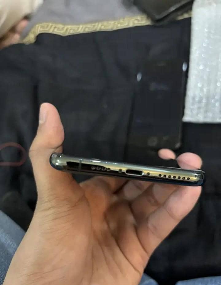 Apple iPhone 11 Pro Max 5