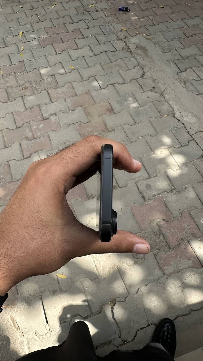 Apple iPhone 16 2