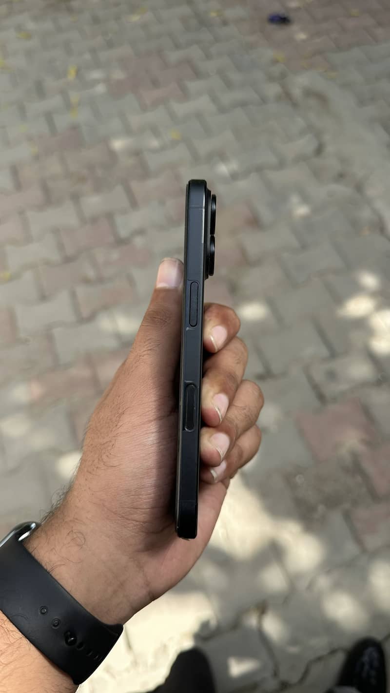 Apple iPhone 16 3