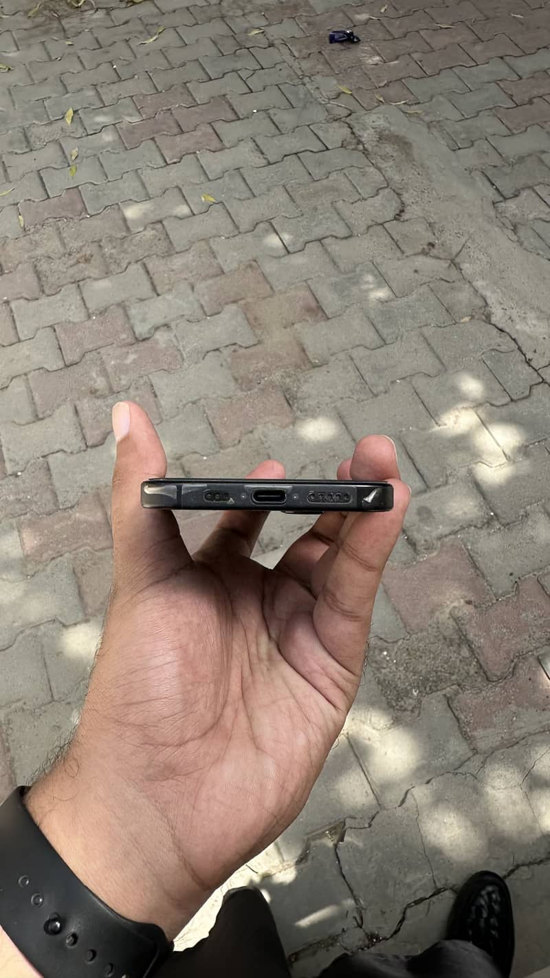 Apple iPhone 16 4