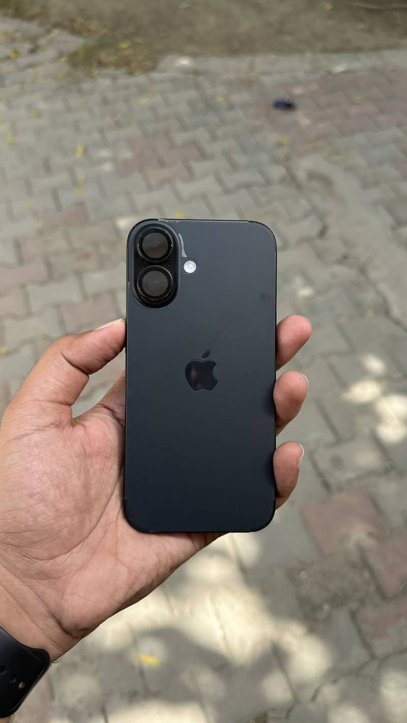 Apple iPhone 16 6
