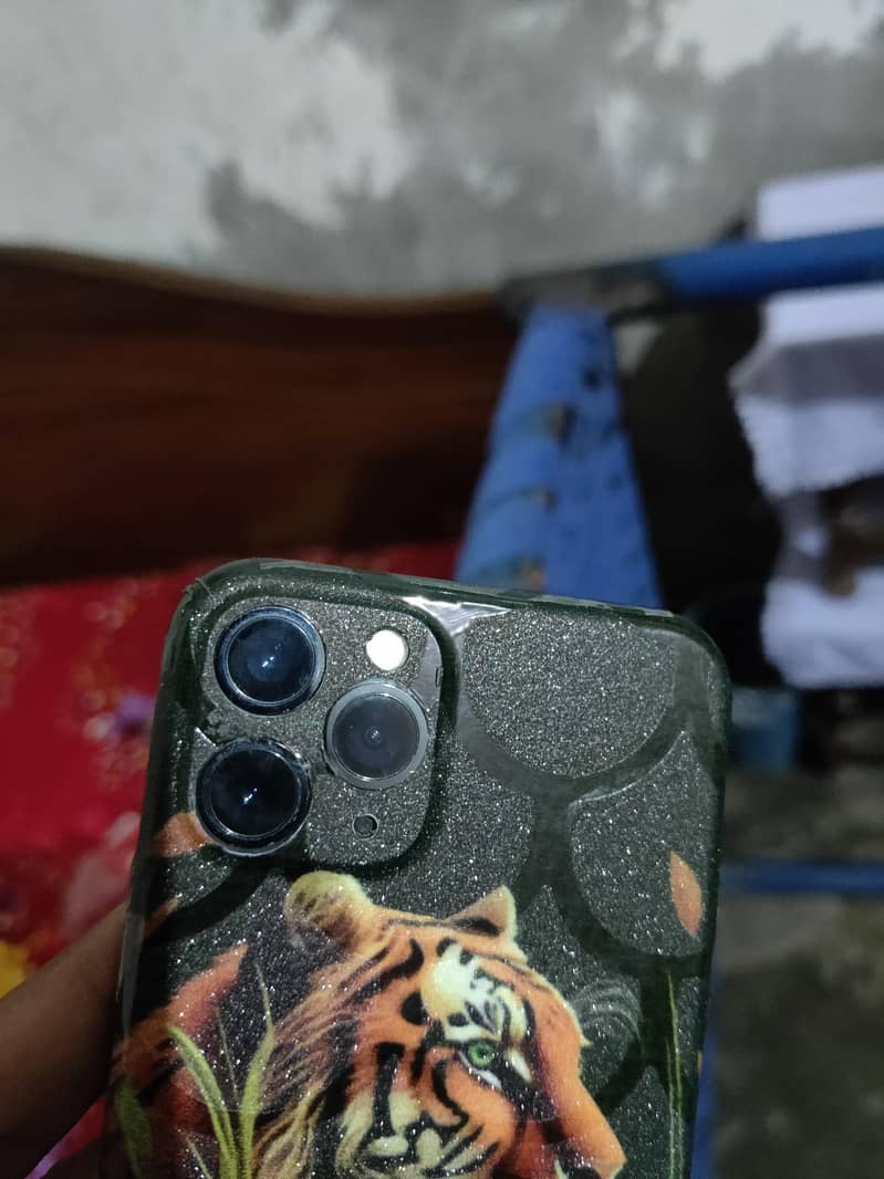 Apple iPhone 11 Pro 4