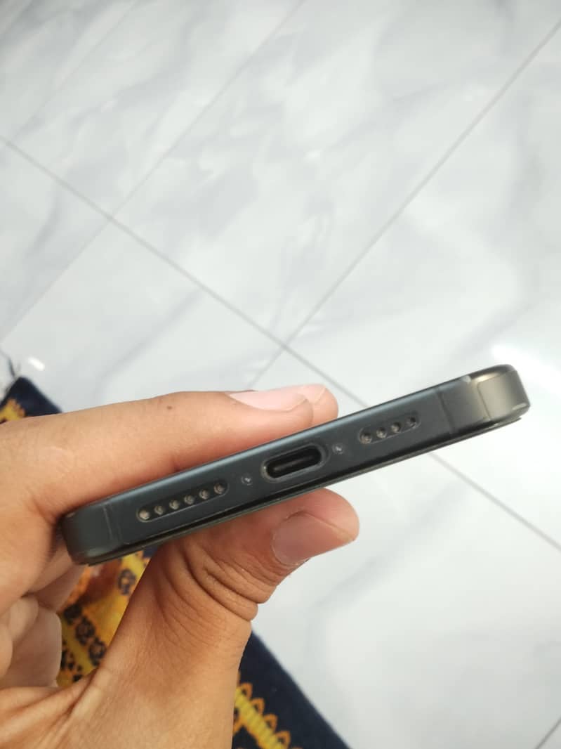 Apple iPhone 15 Pro Max 3
