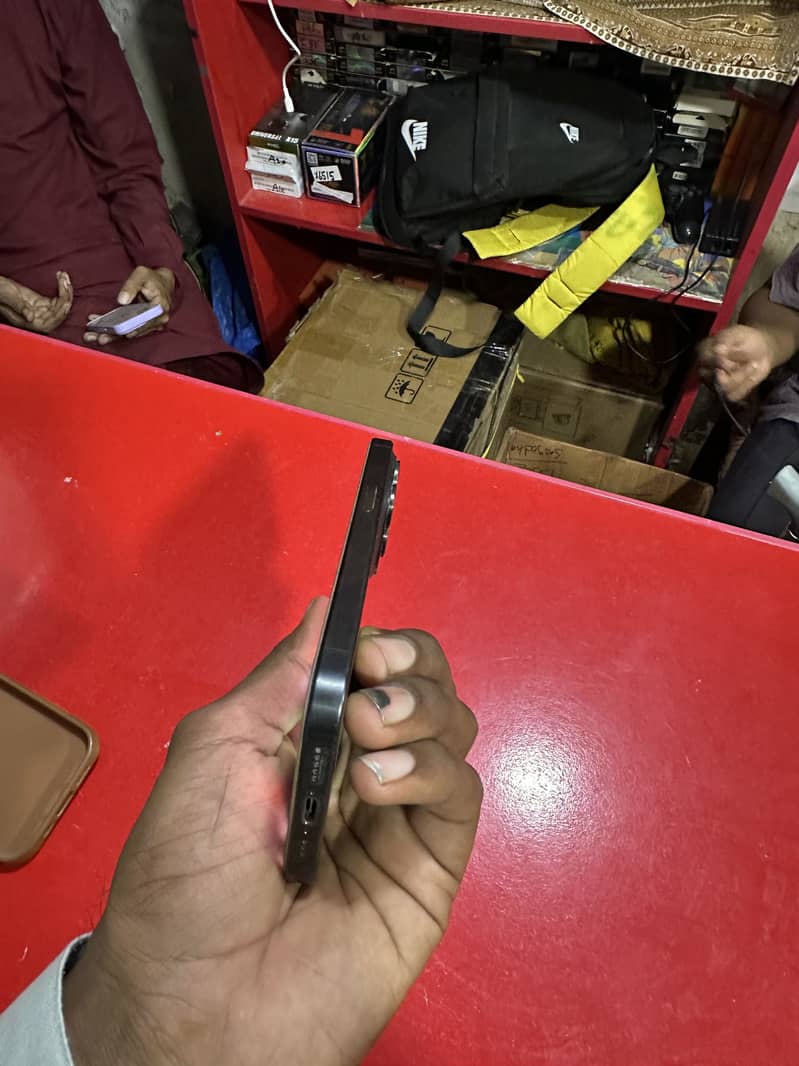 Apple iPhone 15 Pro 2