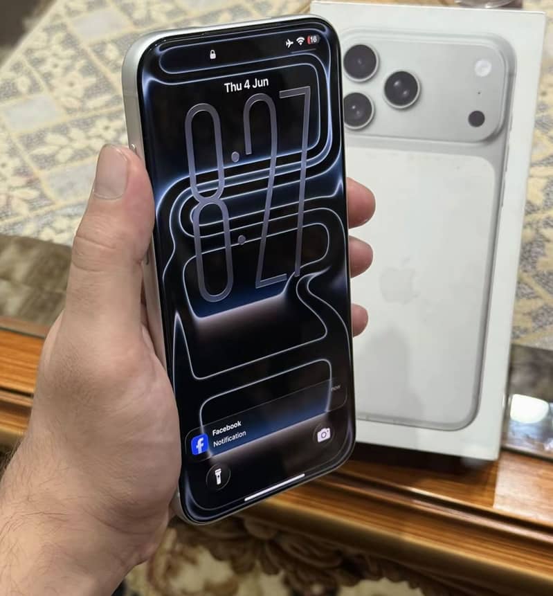 Apple iPhone 17 Pro Max 4