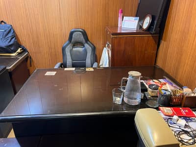 Full size woodden office table