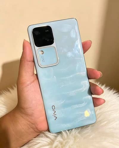 Vivo V30