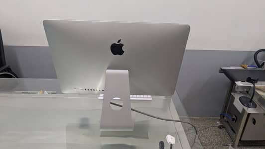 Apple IMac 2015 21.5inch retina 4k 10/10 condition for sale