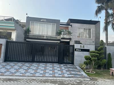 1-Kanal Beautiful House For Sale