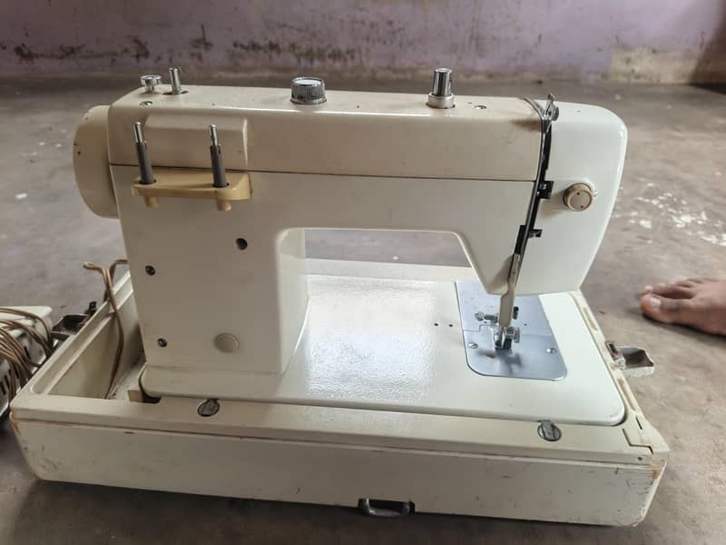 zig zag machine 10/9 condition all ok 1