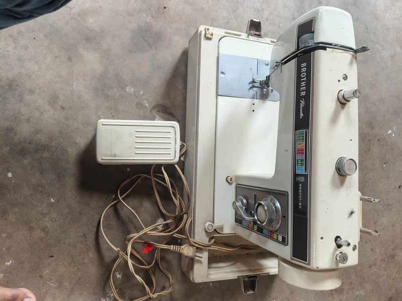 zig zag machine 10/9 condition all ok 3