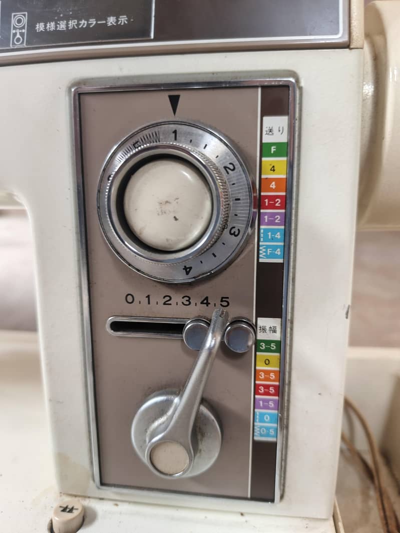 zig zag machine 10/9 condition all ok 5