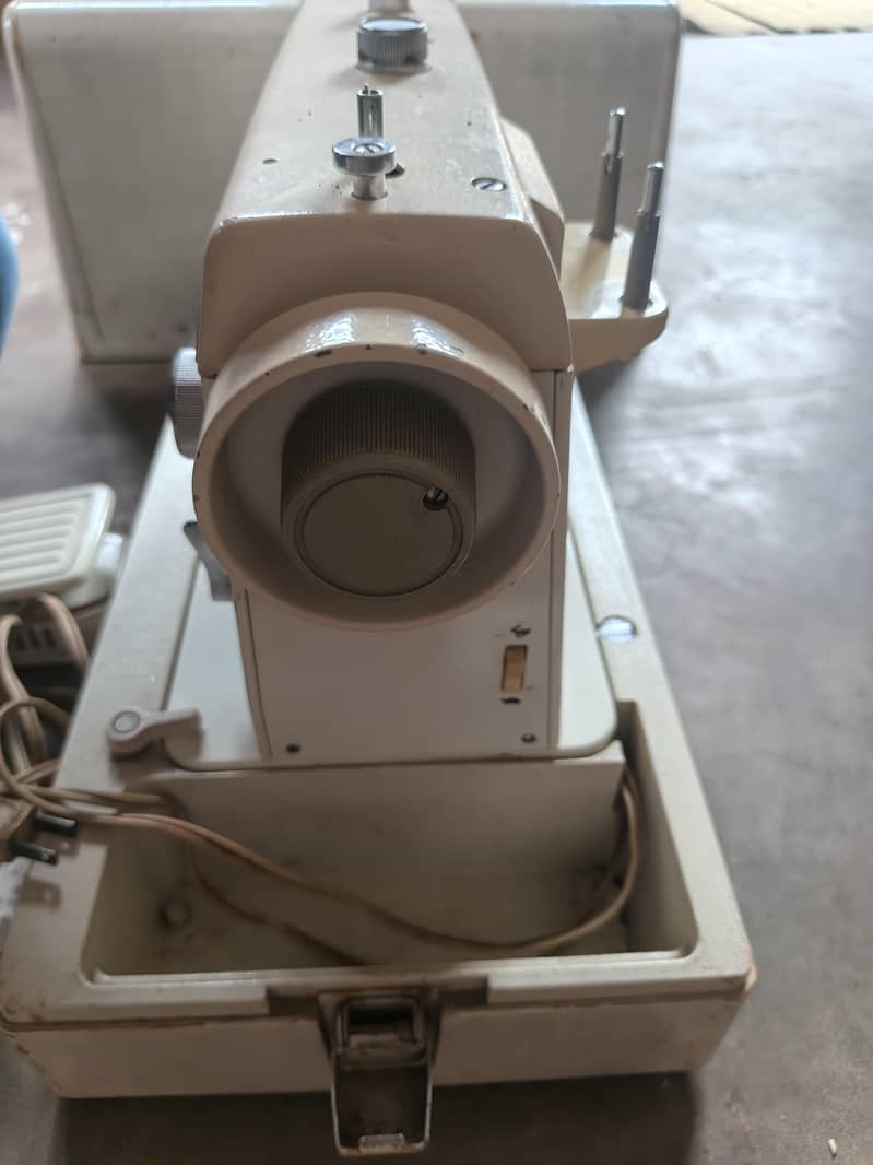 zig zag machine 10/9 condition all ok 6