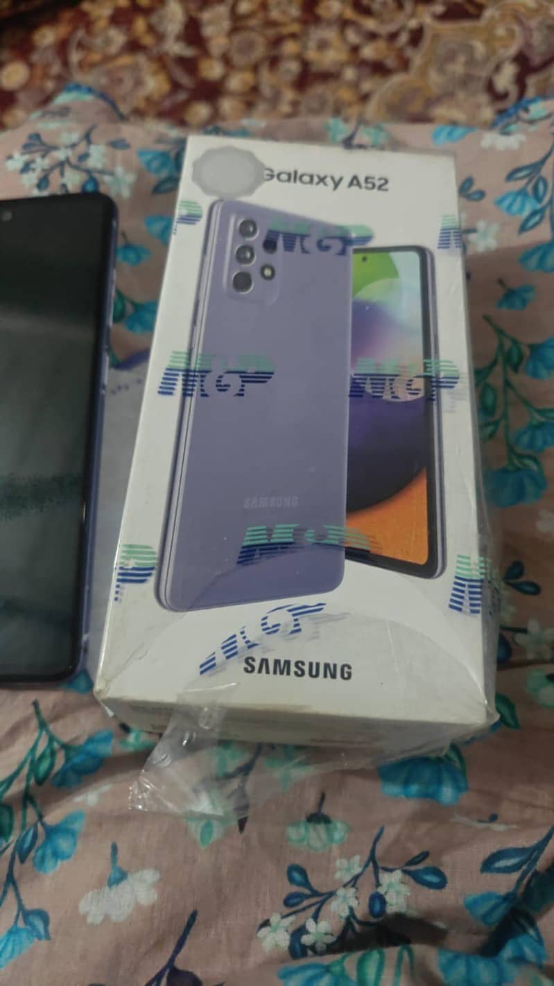 Samsung Mobile A52 1