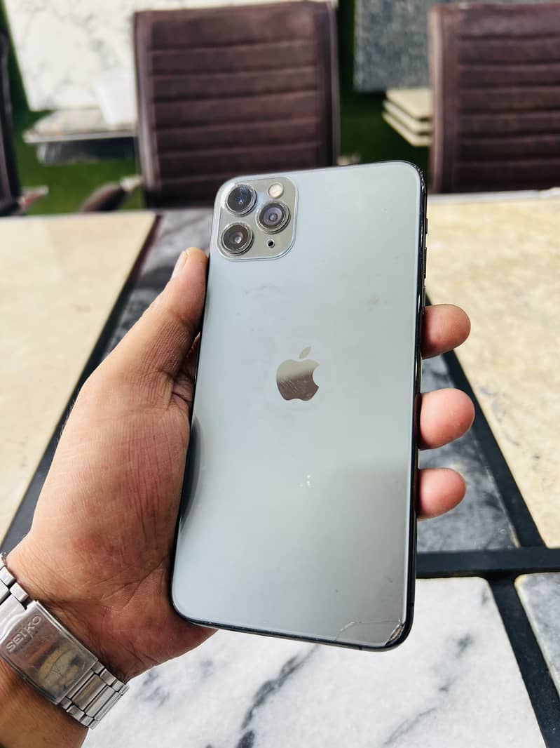 Apple iPhone 11 Pro Max 4