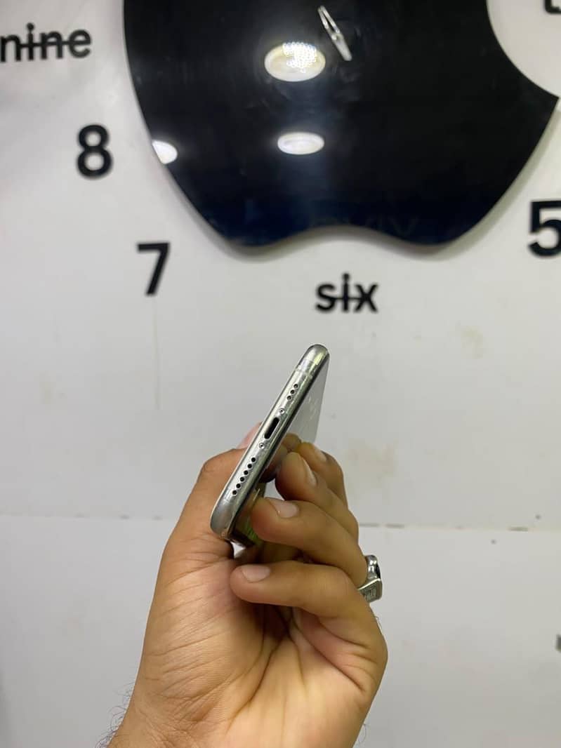 Apple iPhone 11 Pro 1