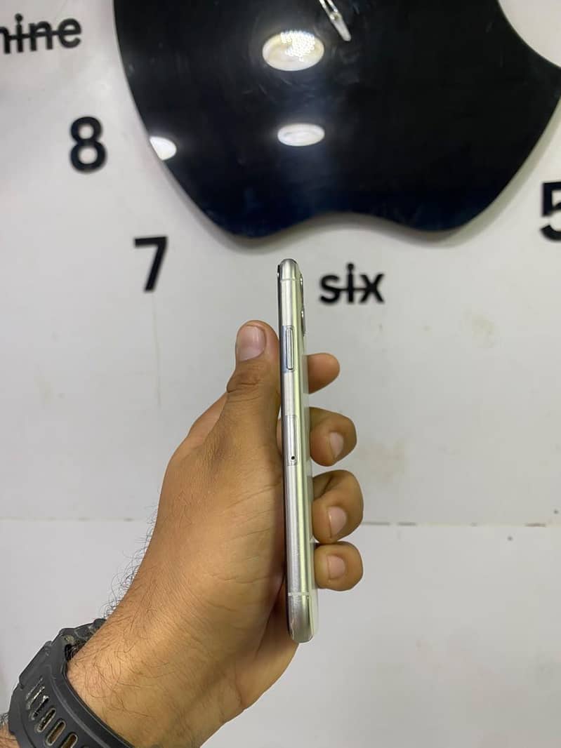 Apple iPhone 11 Pro 2