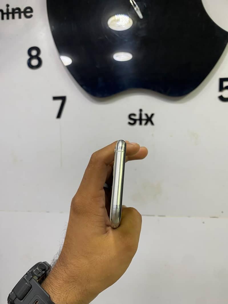 Apple iPhone 11 Pro 3