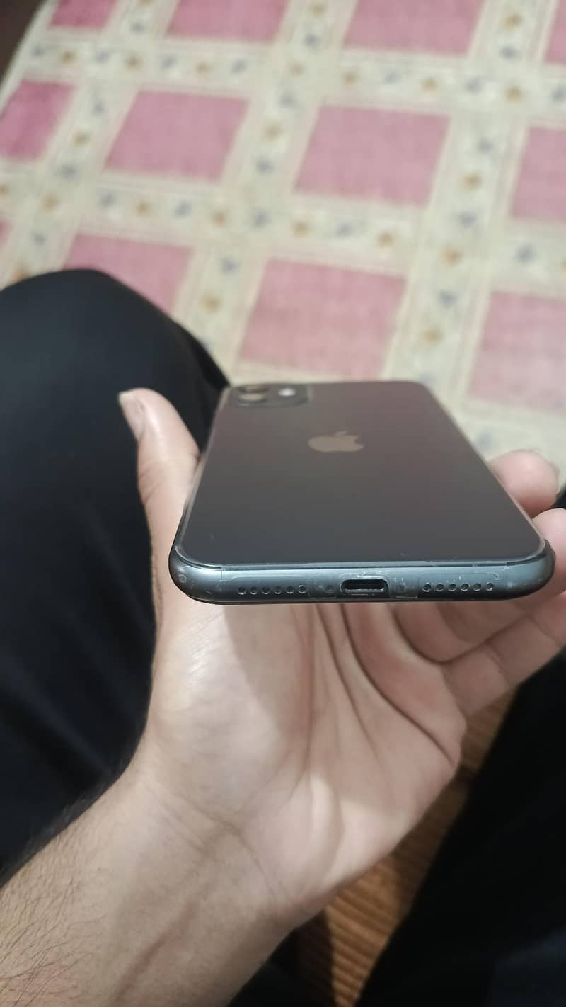 Apple iPhone 11 4