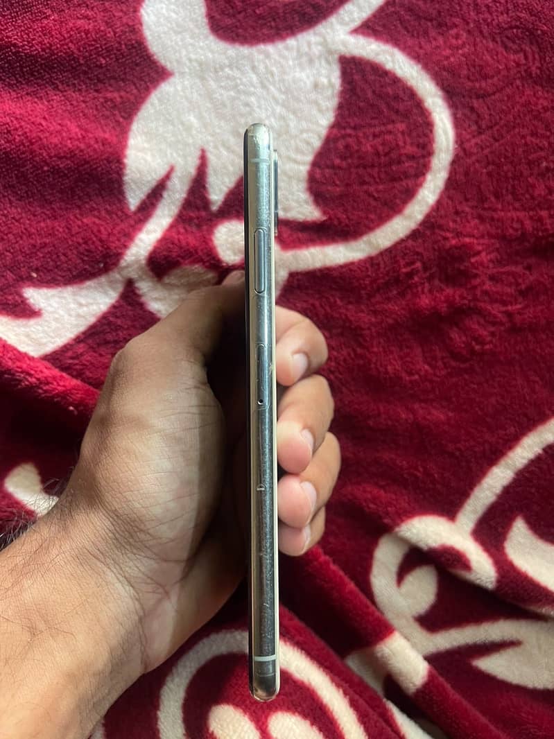 Apple iPhone XS Max 3