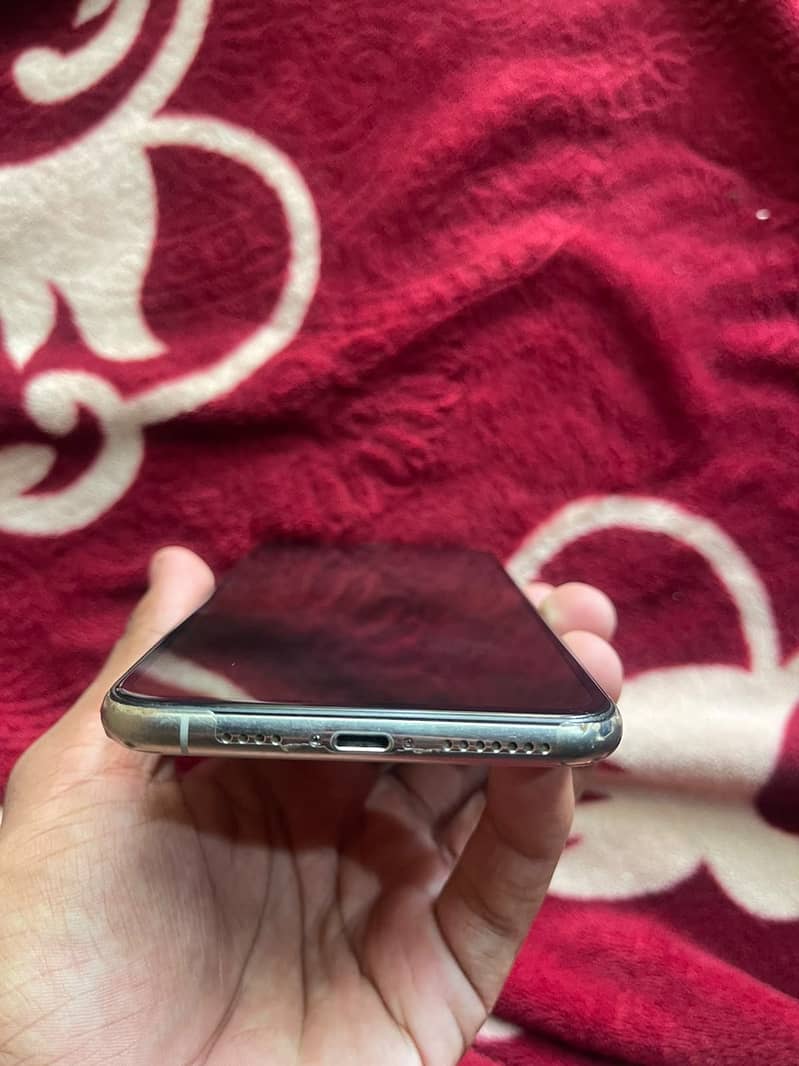 Apple iPhone XS Max 5
