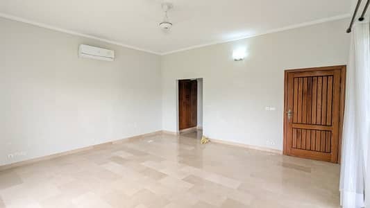 FOR RENT Fully Renovated 6-Bedrooms Triple Storey House F_7/2