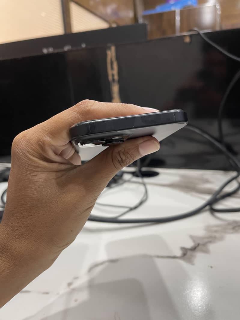 Apple iPhone 15 5