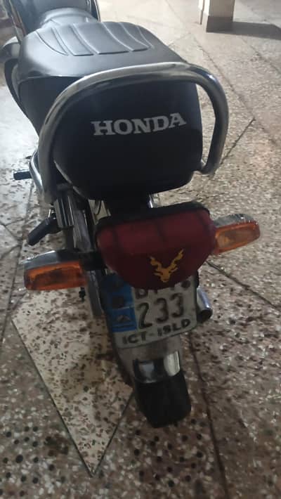 Honda 70 black