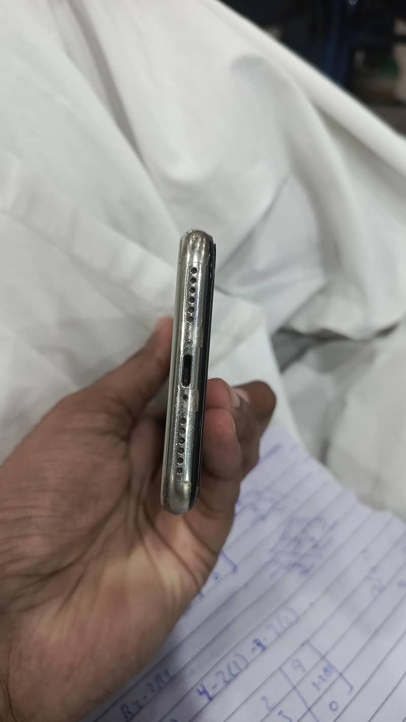 Apple iPhone X 3