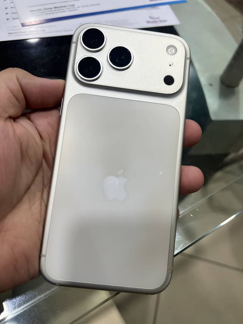 Apple iPhone 17 Pro Max 0