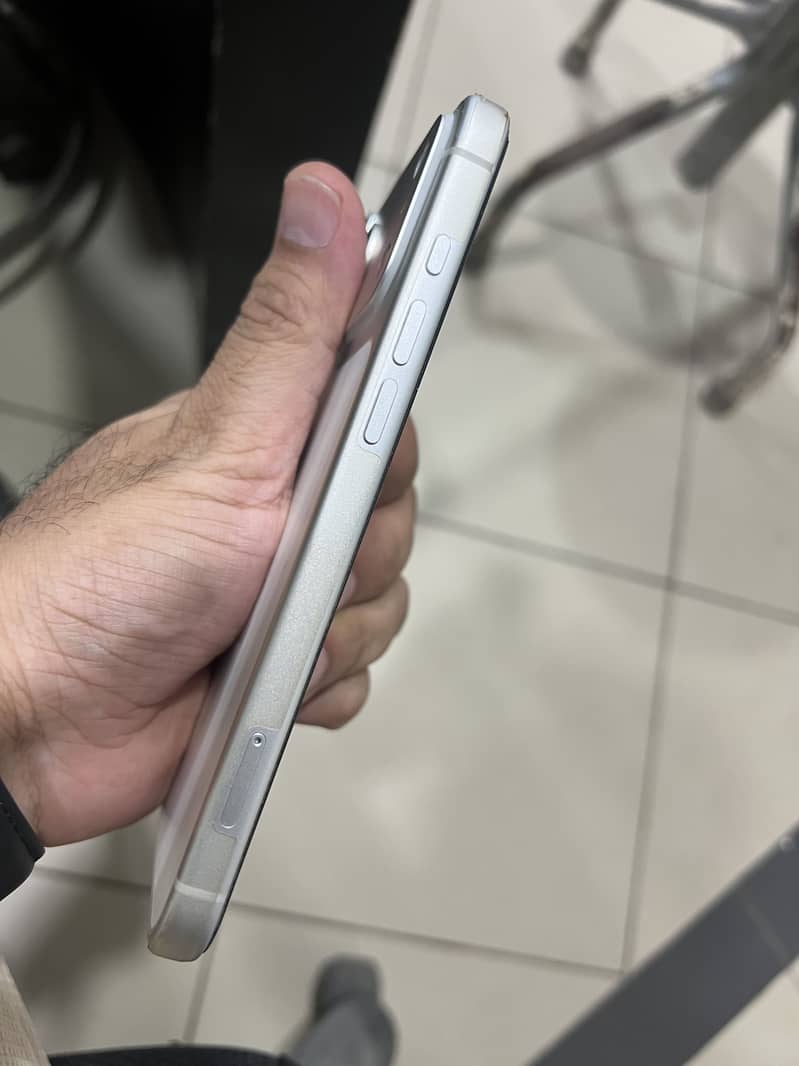 Apple iPhone 17 Pro Max 4